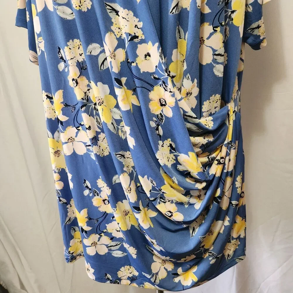 C EST 1946 Woman Top 18/20W Crossover Side Ruched Blue Yellow Floral Stretch - Picture 4 of 9
